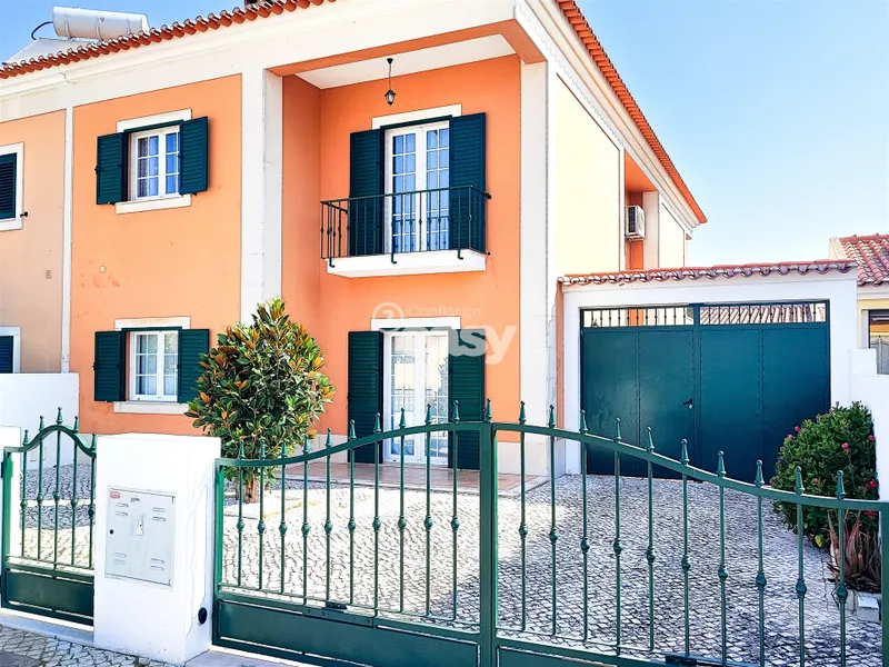  Moradia T5 à Venda em Almeirim – Espaço, Conforto e Funcionalidade!