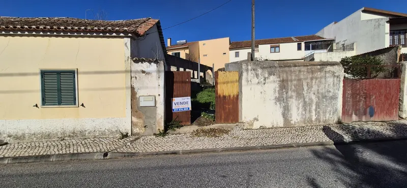 Lote de terreno 326m² na Vermelha, Cadaval