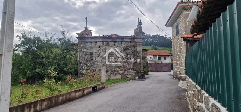 &#1053;&#1077;&#1073;&#1086;&#1083;&#1100;&#1096;&#1072;&#1103; &#1092;&#1077;&#1088;&#1084;&#1072; &#1089; 3 &#1089;&#1087;&#1072;&#1083;&#1100;&#1085;&#1103;&#1084;&#1080; &#1087;&#1086;&#1076; &#1088;&#1077;&#1082;&#1086;&#1085;&#1089;&#1090;&#1088;&#1091;&#1082;&#1094;&#1080;&#1102;, &#1089; &#1095;&#1072;&#1089;&#1086;&#1074;&#1085;&#1077;&#1081; - &#1042;&#1080;&#1083;&#1072; &#1042;&#1077;&#1088;&#1076;&#1077; &#1080; &#1057;&#1072;&#1085;&#1090;&#1072;&#1086; - &#1060;&#1077;&#1083;&#1100;&#1075;&#1077;&#1081;&#1088;&#1072;&#1089;