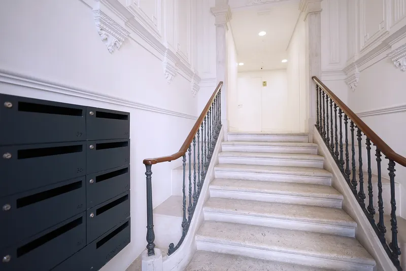 Apartamento T2 - Junto à Av. Liberdade - Totalmente Mobilado - Garagem