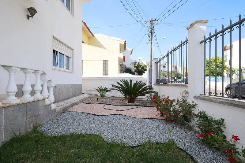 Moradia com duas fracções – Rentabilidade Imediata – Porto Salvo – Oeiras