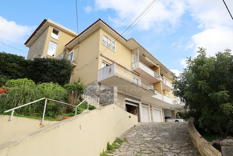 T4 Duplex - Parede - Vista Mar - Varanda - Garagem - Para Renovação