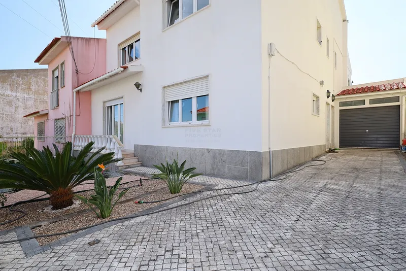 Maison pour desx familles - Rentabilité immédiate - Porto Salvo - Oeiras