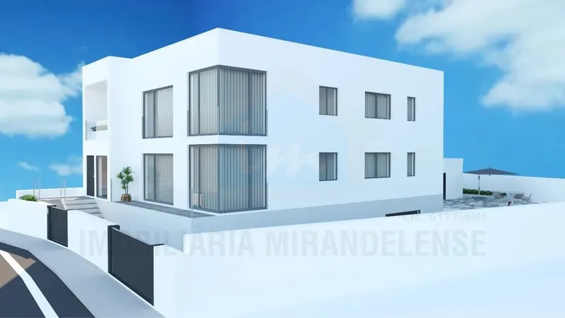 Moradia bi-familiar para venda com piscina em Mirandela