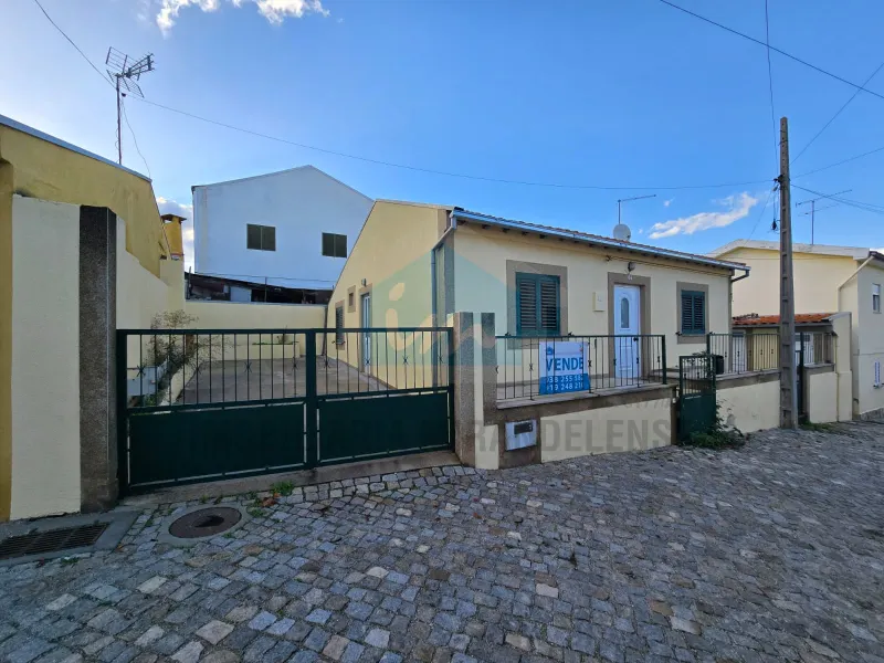 Moradia Térrea V4 para venda em Mirandela