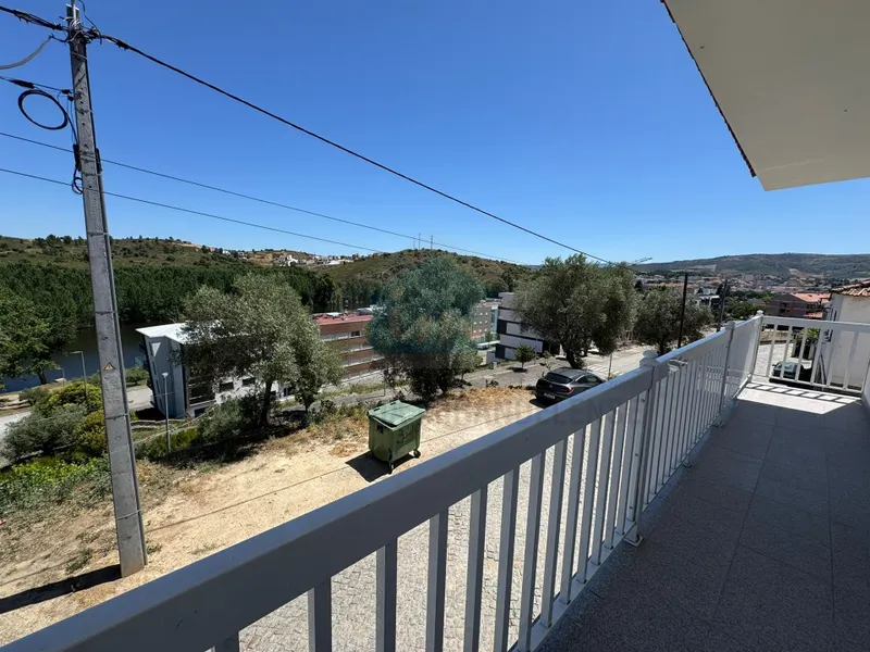 Imóvel remodelado composto por 2 apartamentos totalmente mobilados e equipados em Mirandela