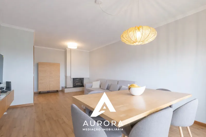 Apartamento T2 no 1.º Andar | Garagem | Varandas | A 5 Minutos de Espinho