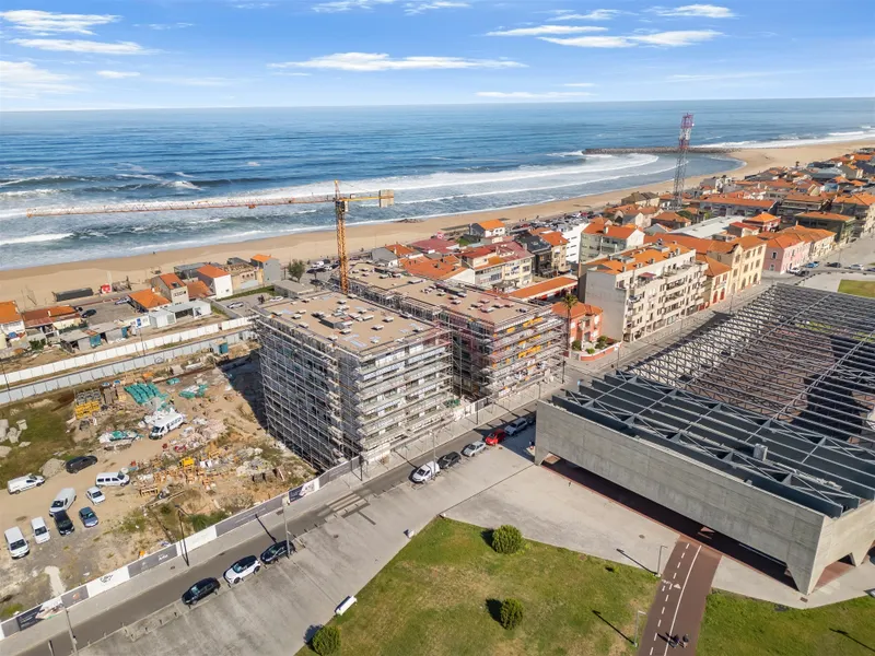 Apartamento de 2 dormitorios en la urbanización Espinho Beach Residendes en Espinho