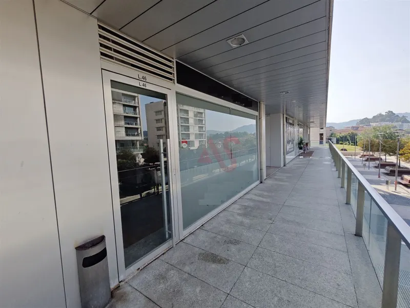 Tienda en Forum Vizela – 41,30 m2 con Licencia de Comercio y Servicios