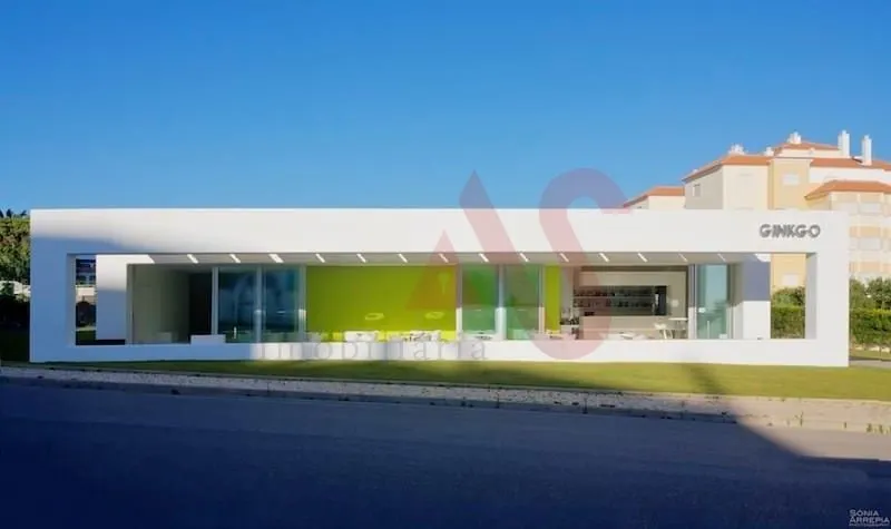Luxury Bar with Tennis Court at Praia da Rocha in Portimão
