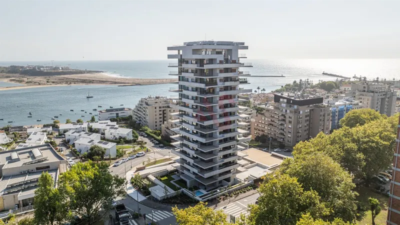 NOUVEAU appartement de luxe de 2 chambres dans la tour Miramar à Porto
