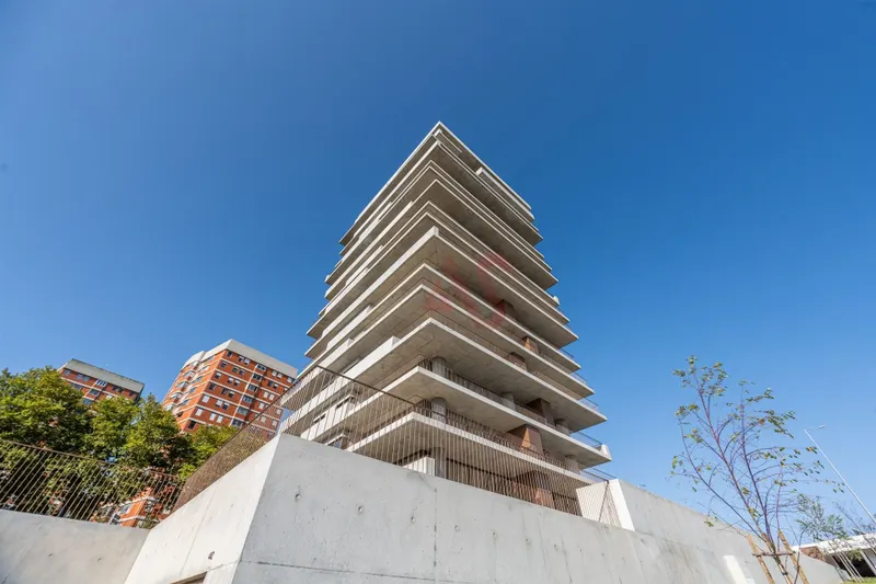 NOUVEAU appartement de luxe de 2 chambres dans la tour Miramar à Porto