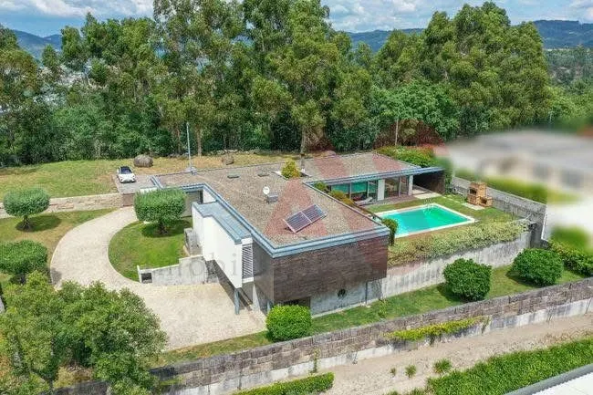 Spektakuläres einstöckiges Haus T4 in Azurém, Guimarães