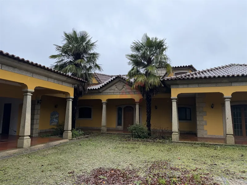 5 bedroom emblazoned house on a plot of 18,440m² with swimming pool – Meinedo, Lousada