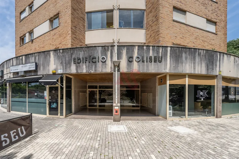 3-Zimmer-Wohnung | Wohnzimmer mit Kamin | Ausgestattete Küche | Suite | AC | Geschlossene Garage | Echt, Braga