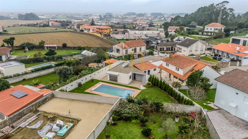 Moradia Térrea com Piscina e Garagem, Póvoa de Varzim