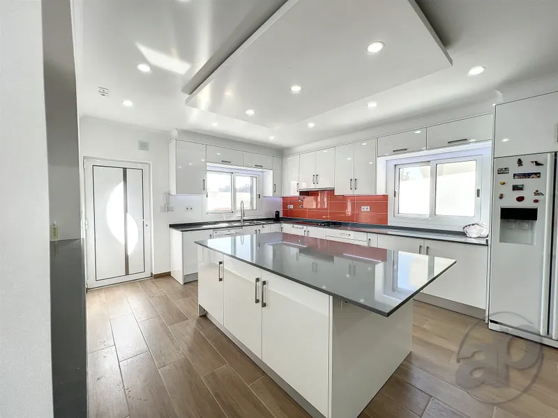 Villa indépendante de trois chambres à coucher à vendre à Altura