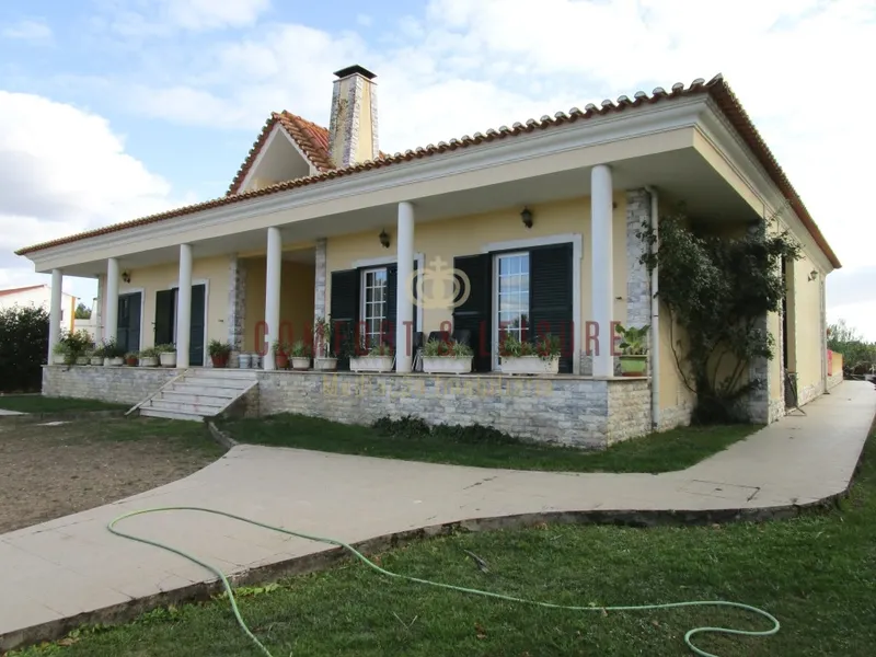 Moradia Isolada T4+1 perto de Santo Estêvão