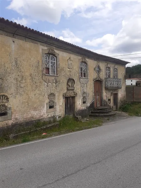 Detached house to restore T7