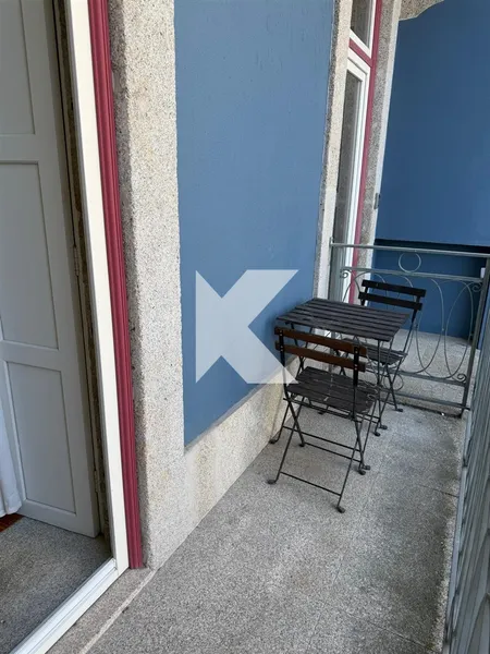 T0 Remodelado com Varanda na Baixa do Porto – Rua do Bonjardim