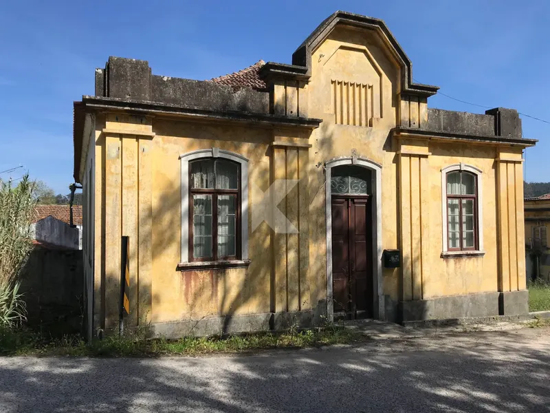 T7 housing in Coimbra to restore