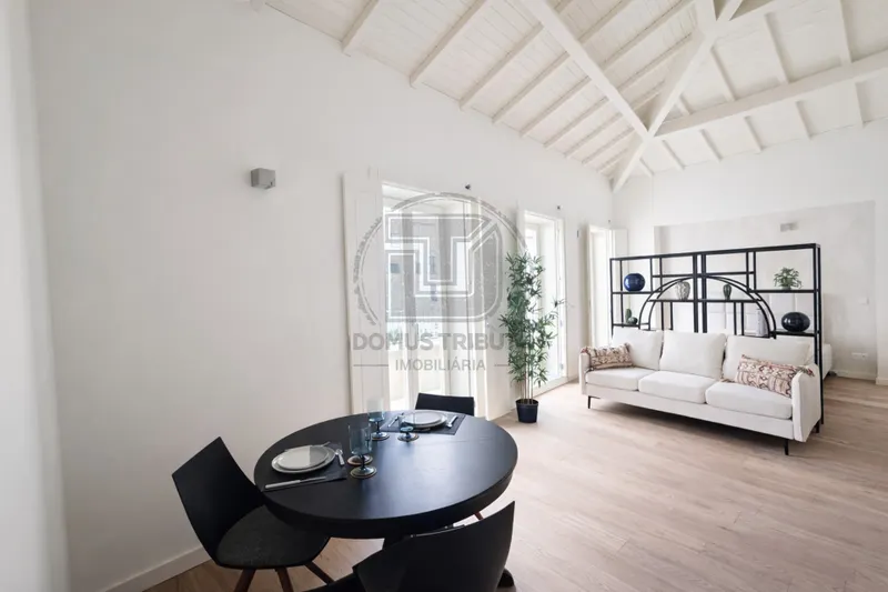 Apartamento Novo, Mobilado, Equipado e Cheio de Charme — Uma Oportunidade Irrepetível à Boavista