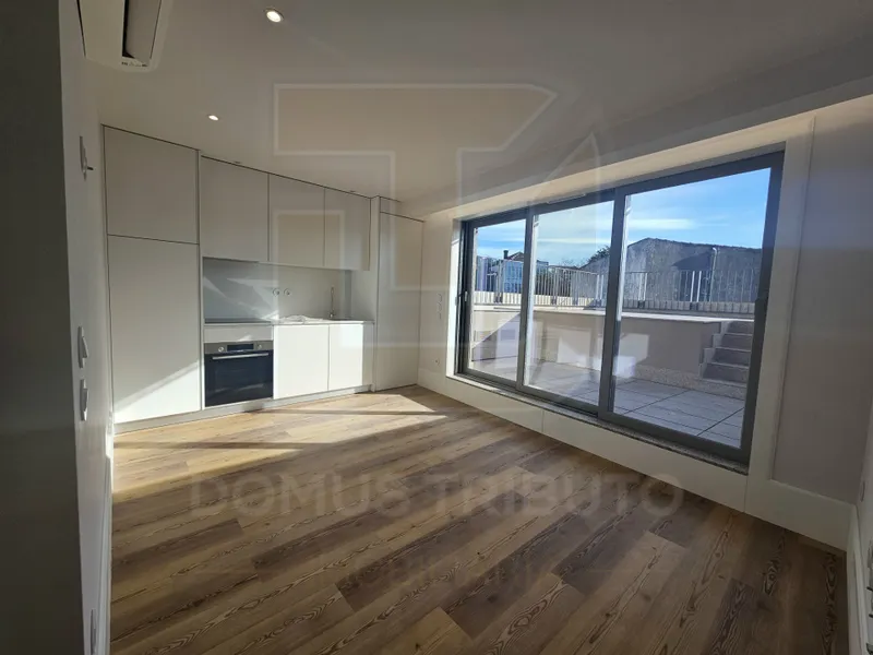 Apartamento T1 com Terraço –  a 40m do Rio Douro, Lordelo do Ouro, Porto