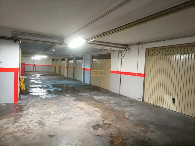 Garage in Alto do Forno!Garage à Alto do Forno!