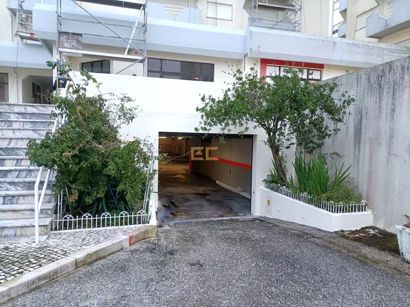 Garage in Alto do Forno!Garage à Alto do Forno!