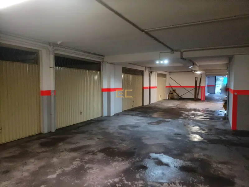 Garage in Alto do Forno!Garage à Alto do Forno!