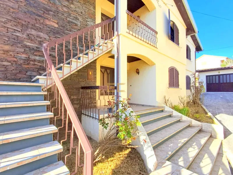 Villa de 6 chambres, avec de superbes vues sur la mer, à Buarcos !