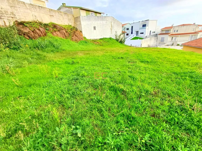 Grundstück zum Verkauf in Buarcos, mit Meerblick!