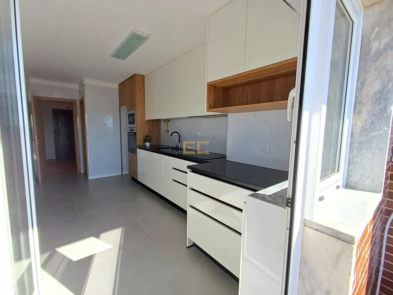 Prestigioso apartamento de 2 habitaciones con vistas al mar!