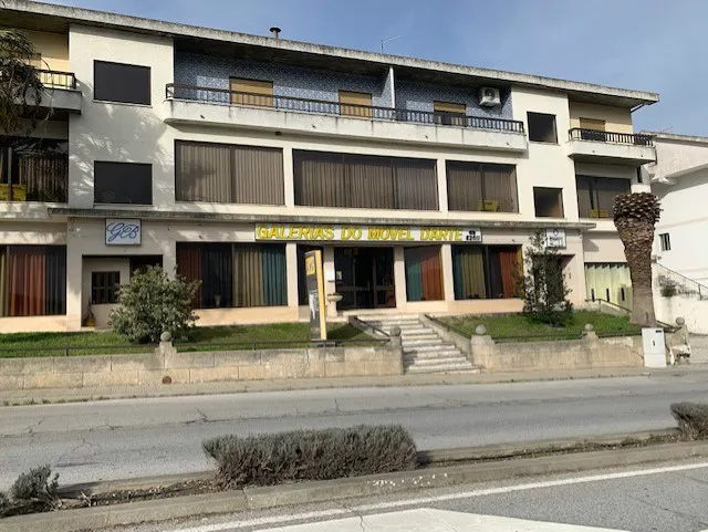 Loja comercial com 1200 m2 no centro de Vila Flor