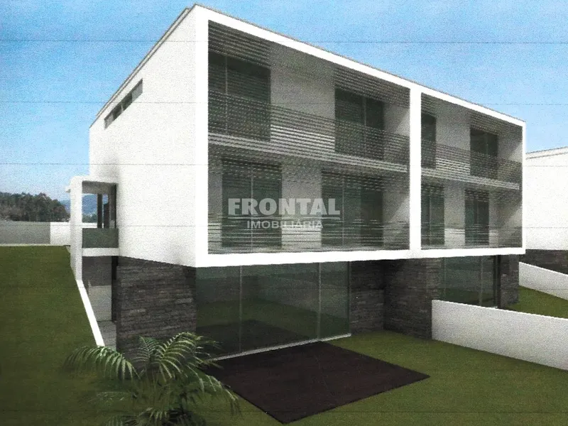 Terreno com projeto aprovado para Moradia T4 - 3 Frentes | Coronado, Trofa