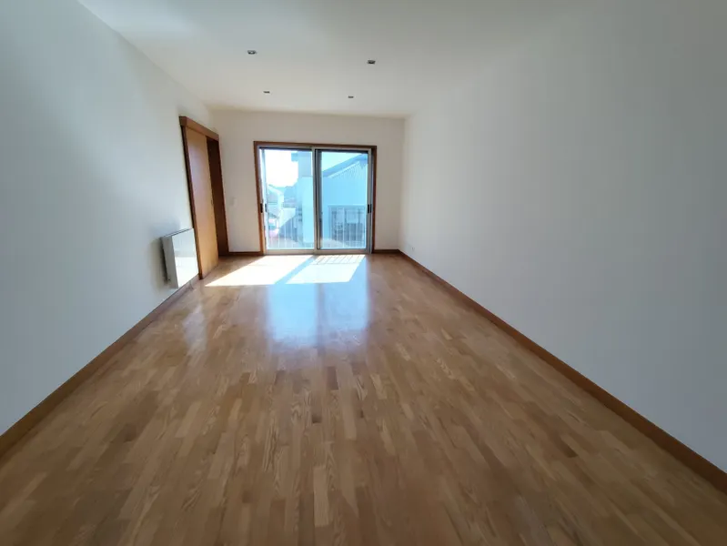 Excelente T2 para Arrendamento junto à Praia de Matosinhos