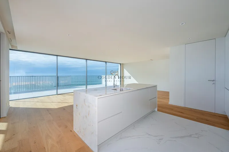 Penthouse T4 de Luxo em Canidelo com Vista Definitiva sobre o Mar I Golden Hour