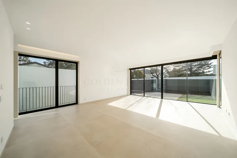 Moradia T4 de Luxo em Canidelo com Vista Mar | Golden Hour Real Estate