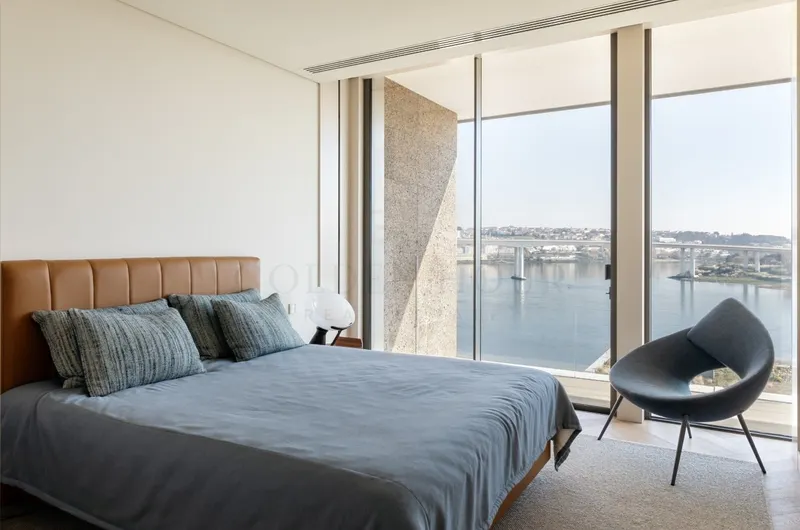 T4+1 Duplex de Luxo no Aurios | Golden Hour Real Estate 