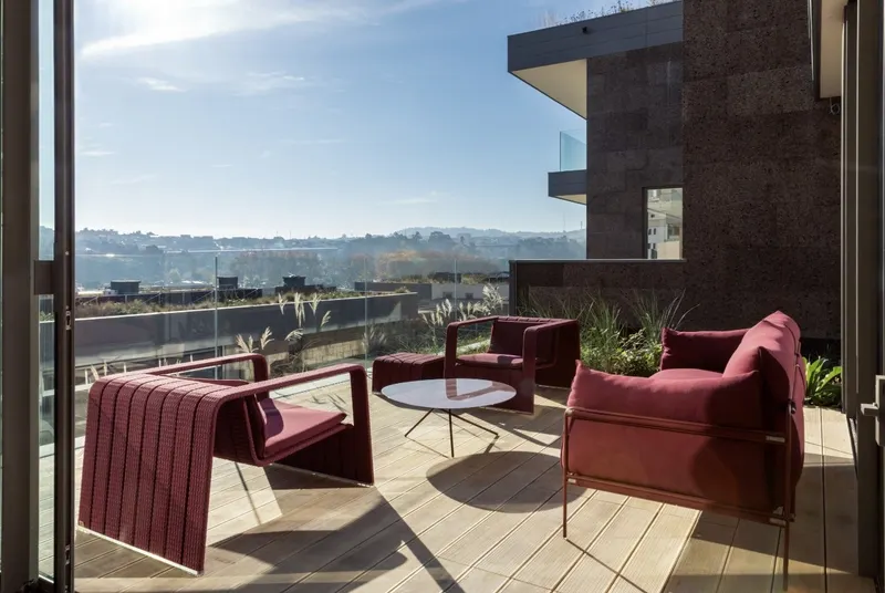 T4+1 Duplex de Luxo no Aurios | Golden Hour Real Estate 