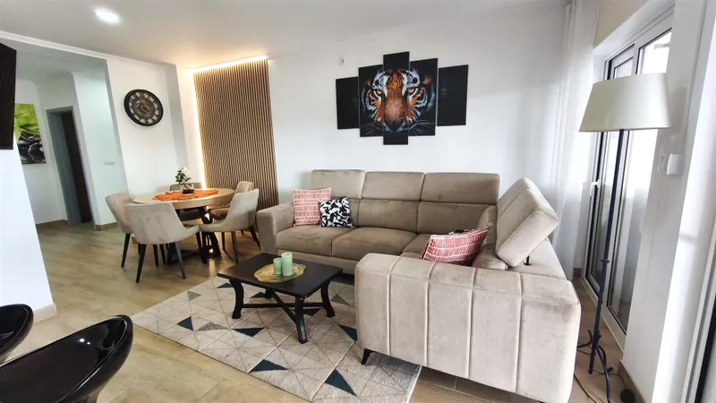 Apartamento T3 88m2 Remodelado, mobilado e equipado, 2 bons terraços - Centro de Setúbal