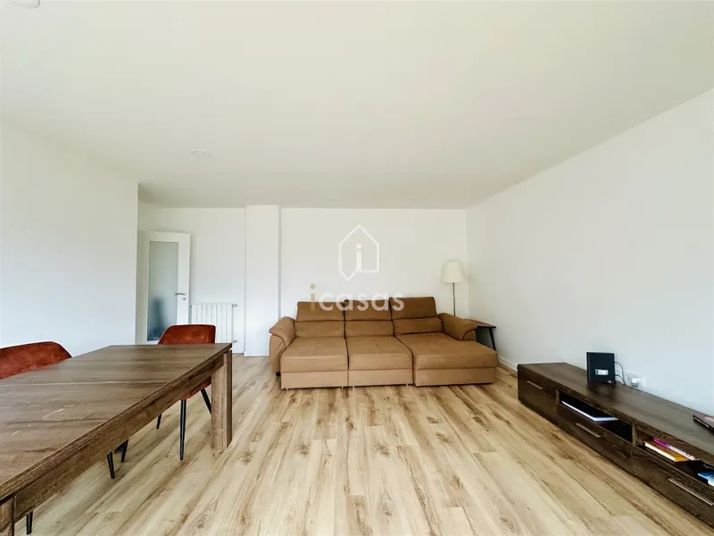 T2 Renovado com Terraço de 100m² em Pedrouços – Maia