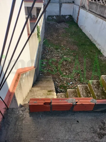 Moradia para recuperar com projeto aprovado em Almeirim