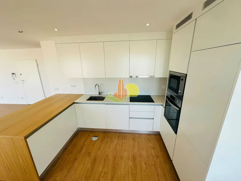 Nieuw appartement met 3 slaapkamers en uitzicht op zee!