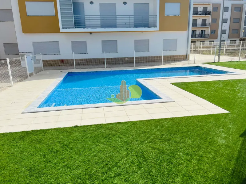 T2 c/ Garagem - Condomínio c/ Piscina