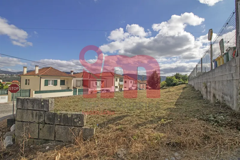 TERRENO NO CENTRO DE VILA DAS AVES