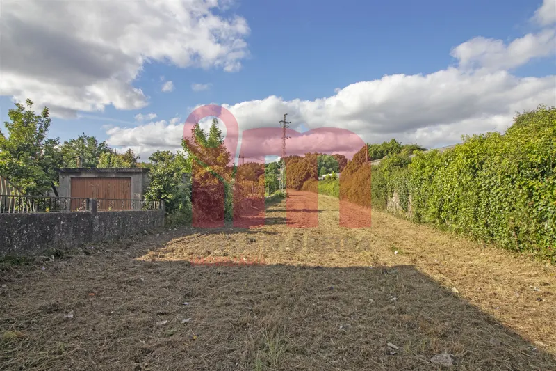 TERRENO NO CENTRO DE VILA DAS AVES