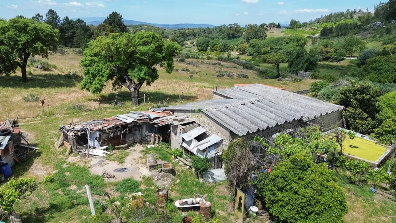 Bauernhof mit 3500m2 am Eingang zum Penamacor gelegen.
