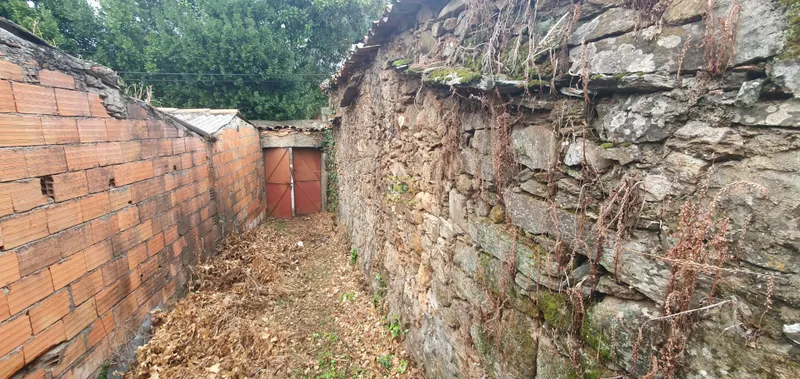 Moradia com quintal na freguesia de Sobral do Campo - Castelo Branco