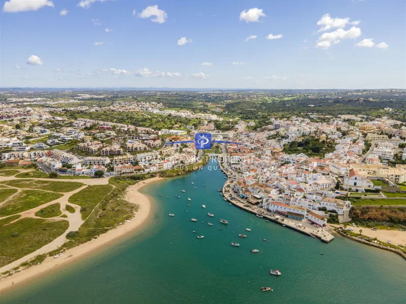 Unique plot of Land for Sale in Ferragudo - Ideal for Your Dream Home